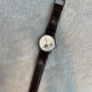 Leather strap watch